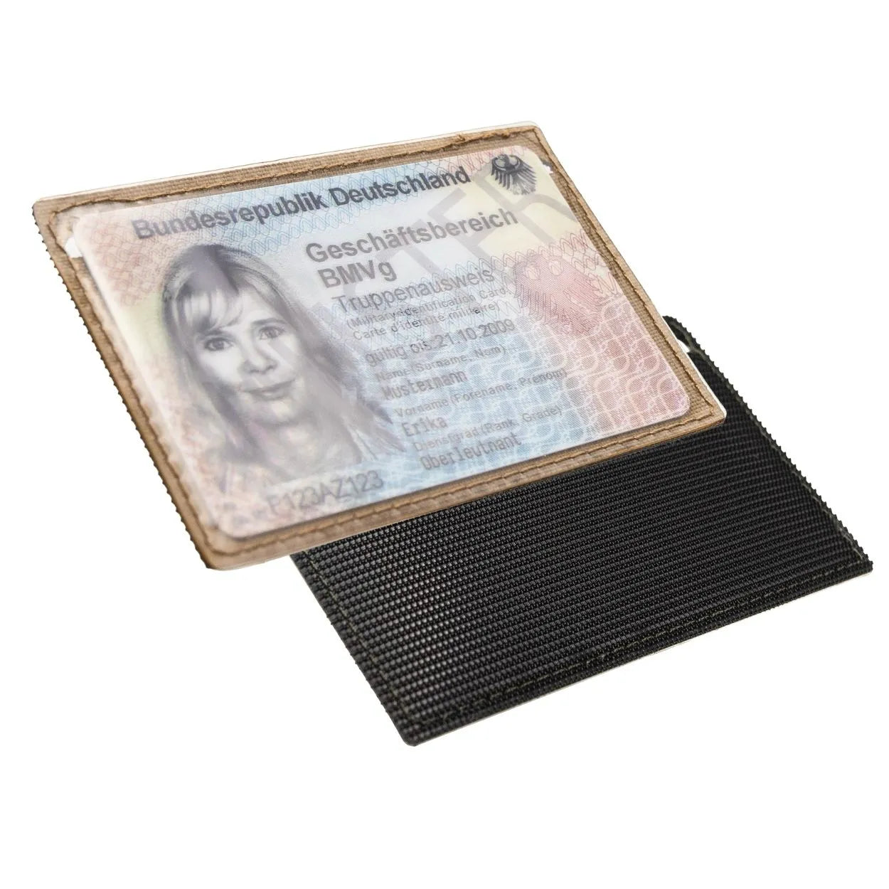 Ausweisfach mit Hakenklett in Coyote